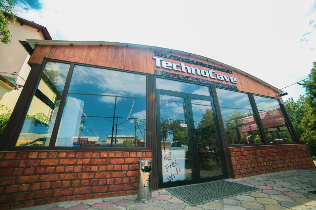 Capsule Hotel Technocave Biszkek Zewnętrze zdjęcie